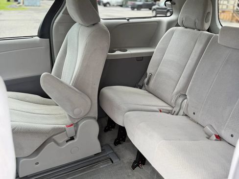 Used 2011 Toyota Sienna LE FWD image 23