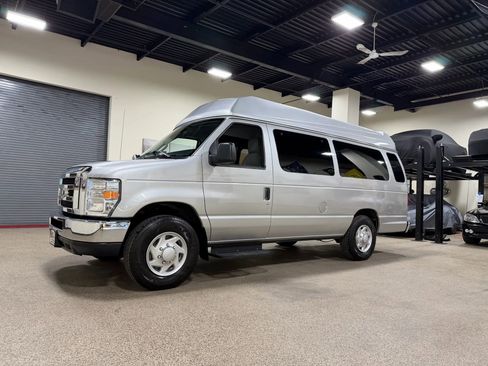 Used 2014 Ford E-250 and Econoline 250 Extended w/ Power Group image 2