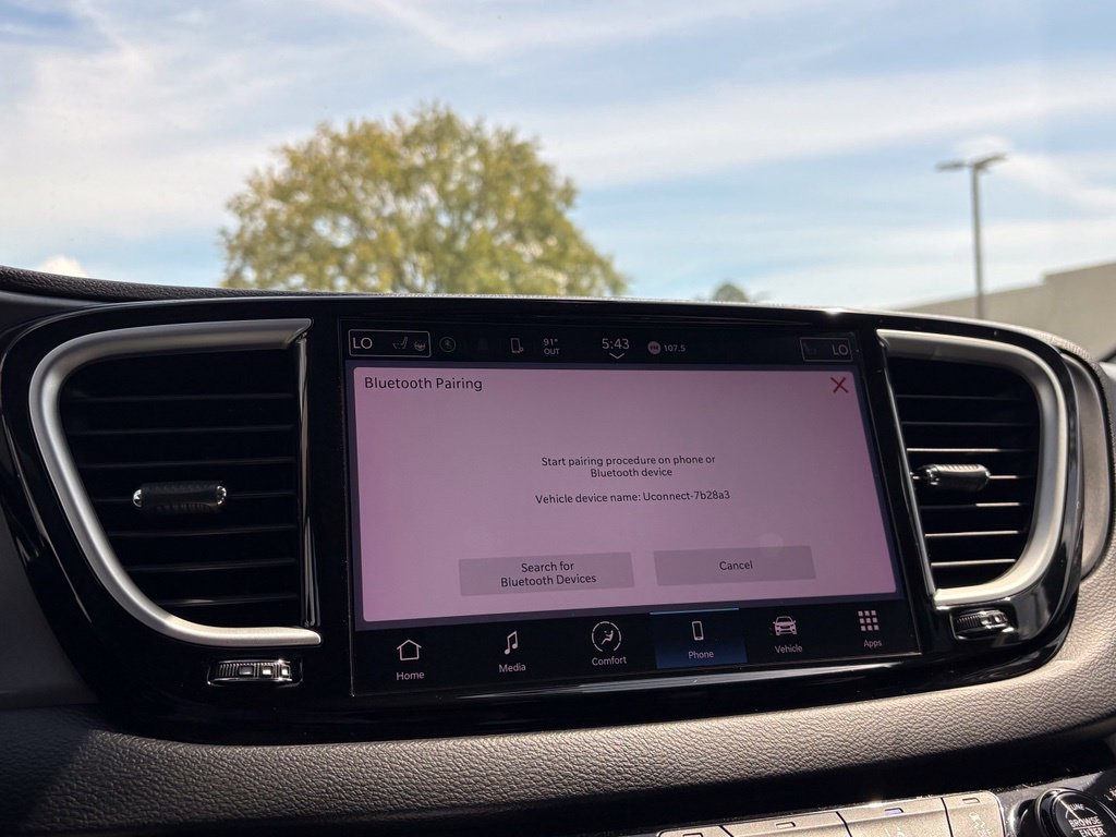 Used 2024 Chrysler Pacifica Touring-L FWD image 12