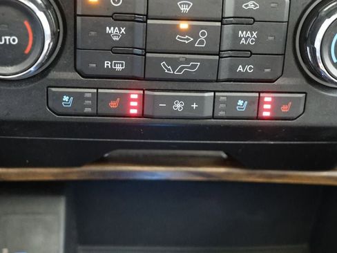 Used 2019 Ford F150 Lariat image 29