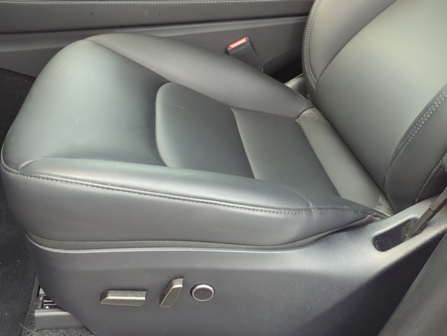 Used 2025 Tesla Model Y Long Range RWD image 12