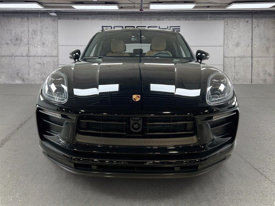 Certified 2026 Porsche Macan AWD/4WD image 6