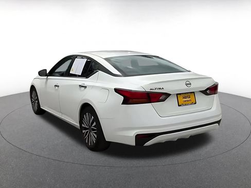 Used 2025 Nissan Altima 2.5 SV FWD image 9