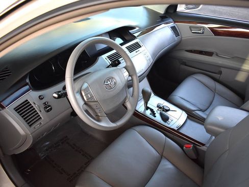 Used 2008 Toyota Avalon XLS FWD image 3