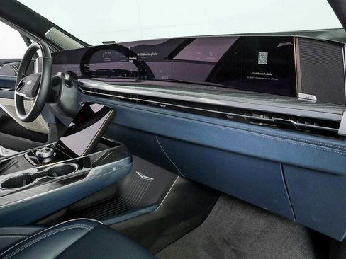 Certified 2025 Cadillac Escalade IQ Luxury 2 w/ LPO, Premium Carpet Package AWD/4WD image 15
