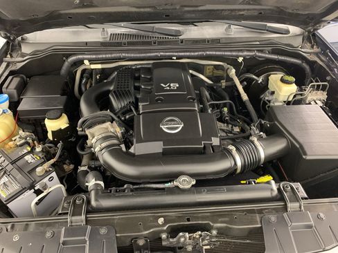 Used 2016 Nissan Frontier SV image 10