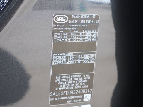 Used 2025 Land Rover Defender 130 X-Dynamic SE image 35