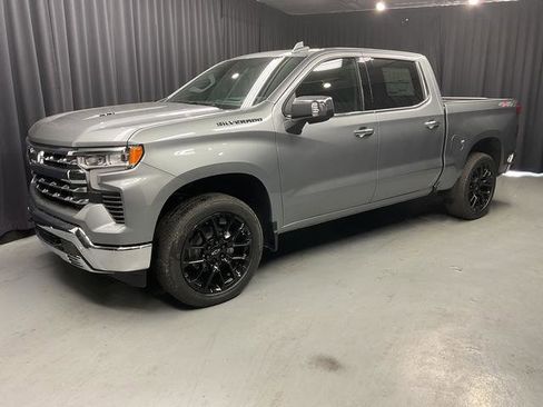 New 2026 Chevrolet Silverado 1500 LTZ w/ LTZ Premium Package AWD/4WD image 3