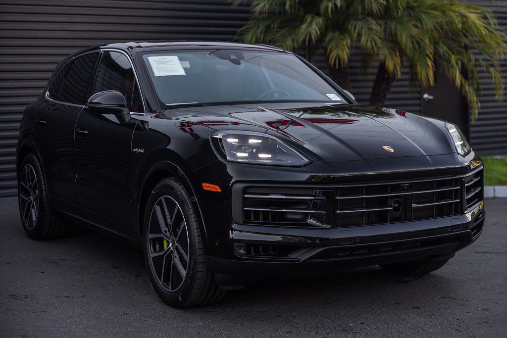 Certified 2025 Porsche Cayenne E-Hybrid AWD/4WD image 6