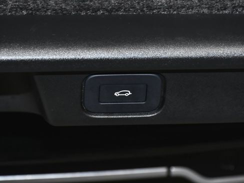 Used 2025 Land Rover Range Rover SE image 77