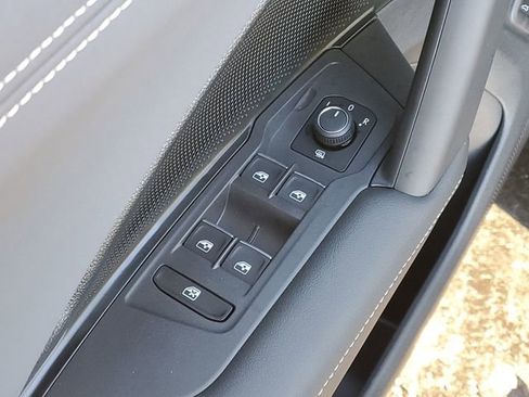 New 2026 Volkswagen Tiguan SE image 11