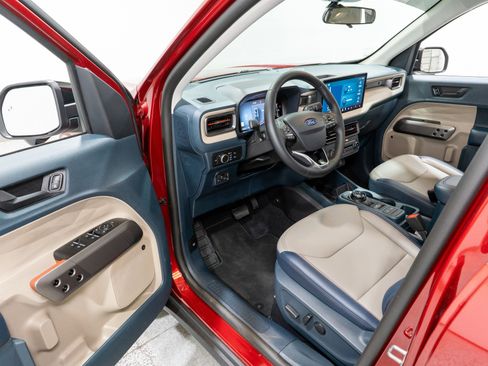 Used 2025 Ford Maverick Lariat w/ 4K Tow Package image 14