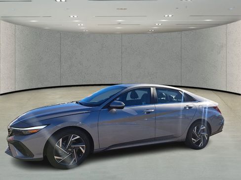 Used 2025 Hyundai Elantra SEL image 9