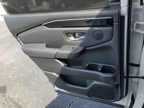 Used 2025 Honda Pilot EX-L image 13