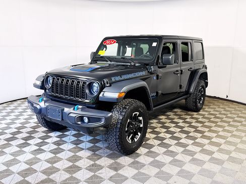 Used 2024 Jeep Wrangler Unlimited Rubicon 4xe w/ Convenience Group AWD/4WD image 5