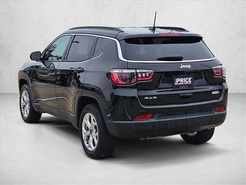 Used 2025 Jeep Compass Latitude AWD/4WD image 8