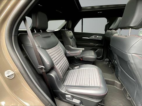 New 2026 Ford Explorer ST-Line w/ ST-Line Street Pack AWD/4WD image 10