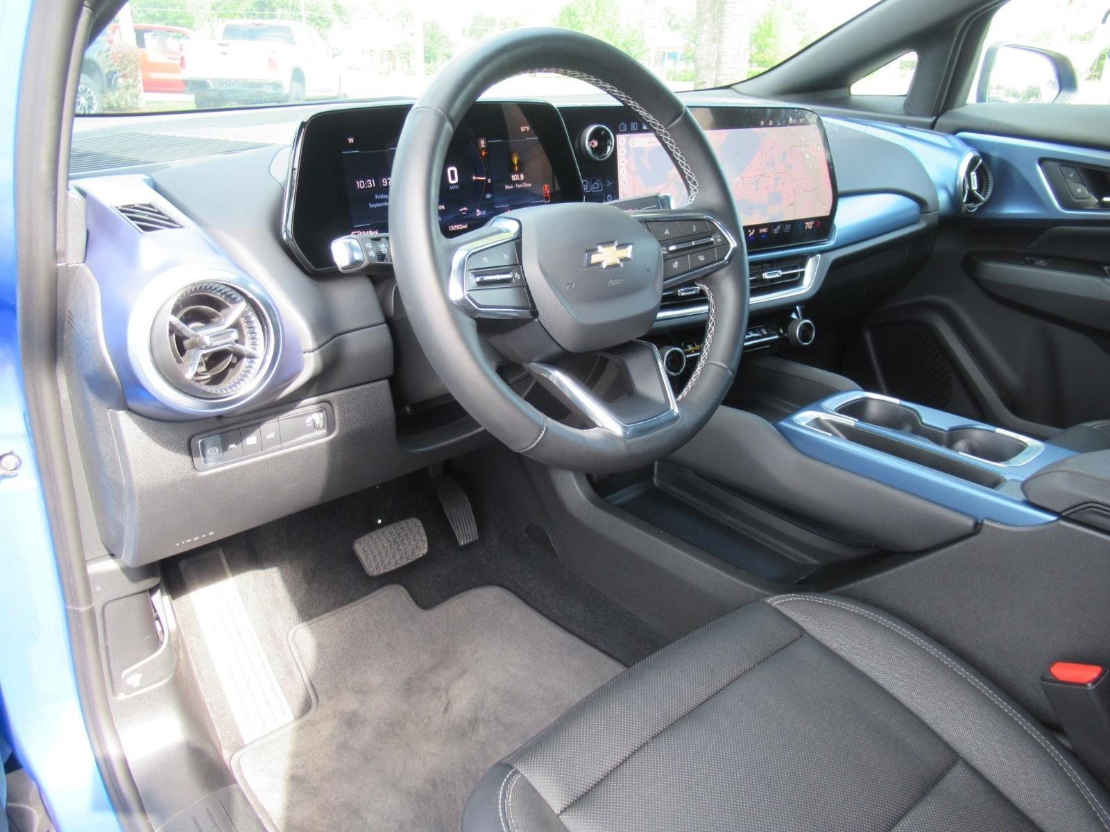 Used 2024 Chevrolet Equinox EV LT FWD image 17