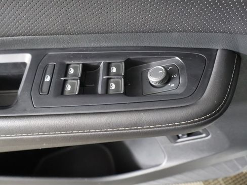 Used 2025 Volkswagen Atlas SE AWD/4WD image 38