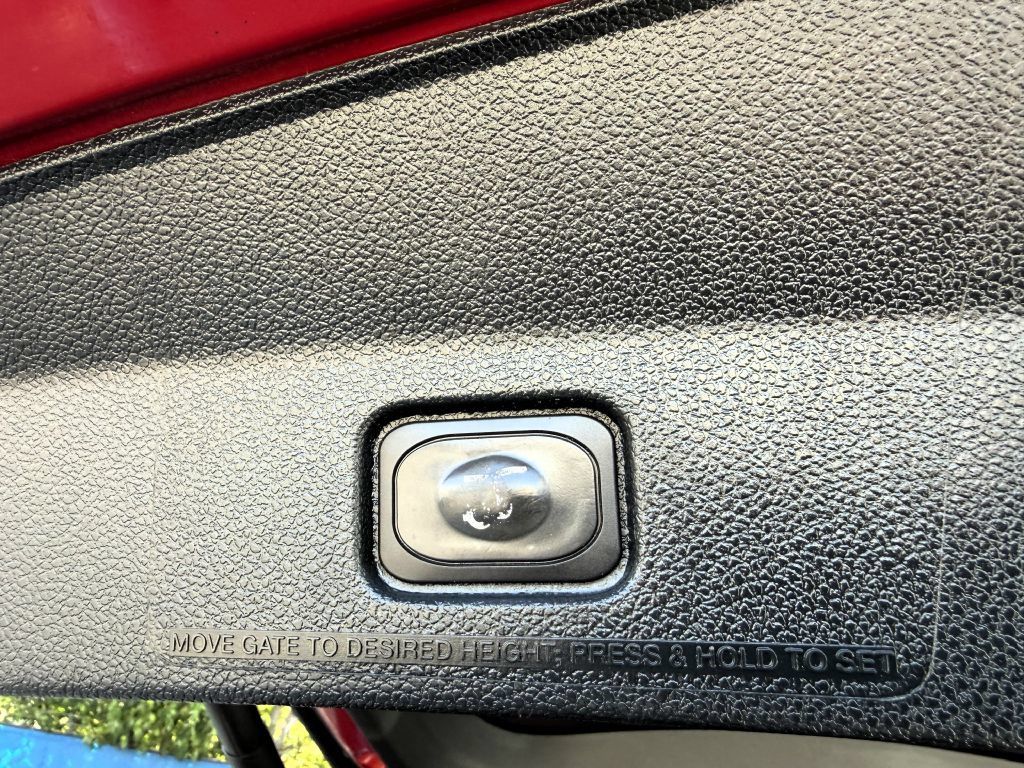 Used 2019 Ford Explorer XLT w/ Equipment Group 202A FWD image 20