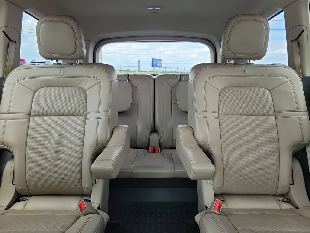 Used 2020 Lincoln Aviator Reserve w/ Elements Package Plus AWD/4WD image 17
