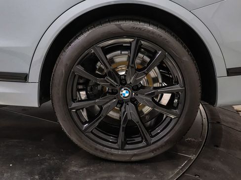 Used 2025 BMW X7 xDrive40i w/ M Sport Package AWD/4WD image 10