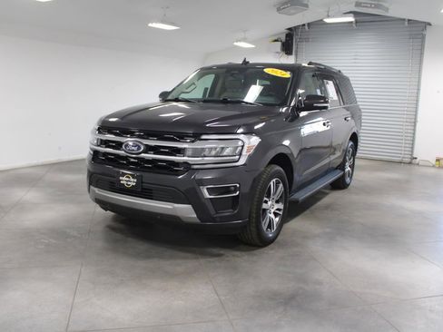 Used 2024 Ford Expedition Limited image 4