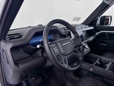 Used 2025 Land Rover Defender 110 S image 9