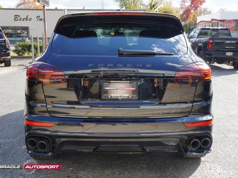 Used 2018 Porsche Cayenne GTS image 6