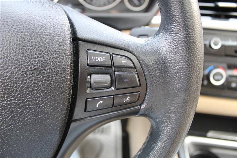 Used 2014 BMW 320i xDrive Sedan AWD/4WD image 16