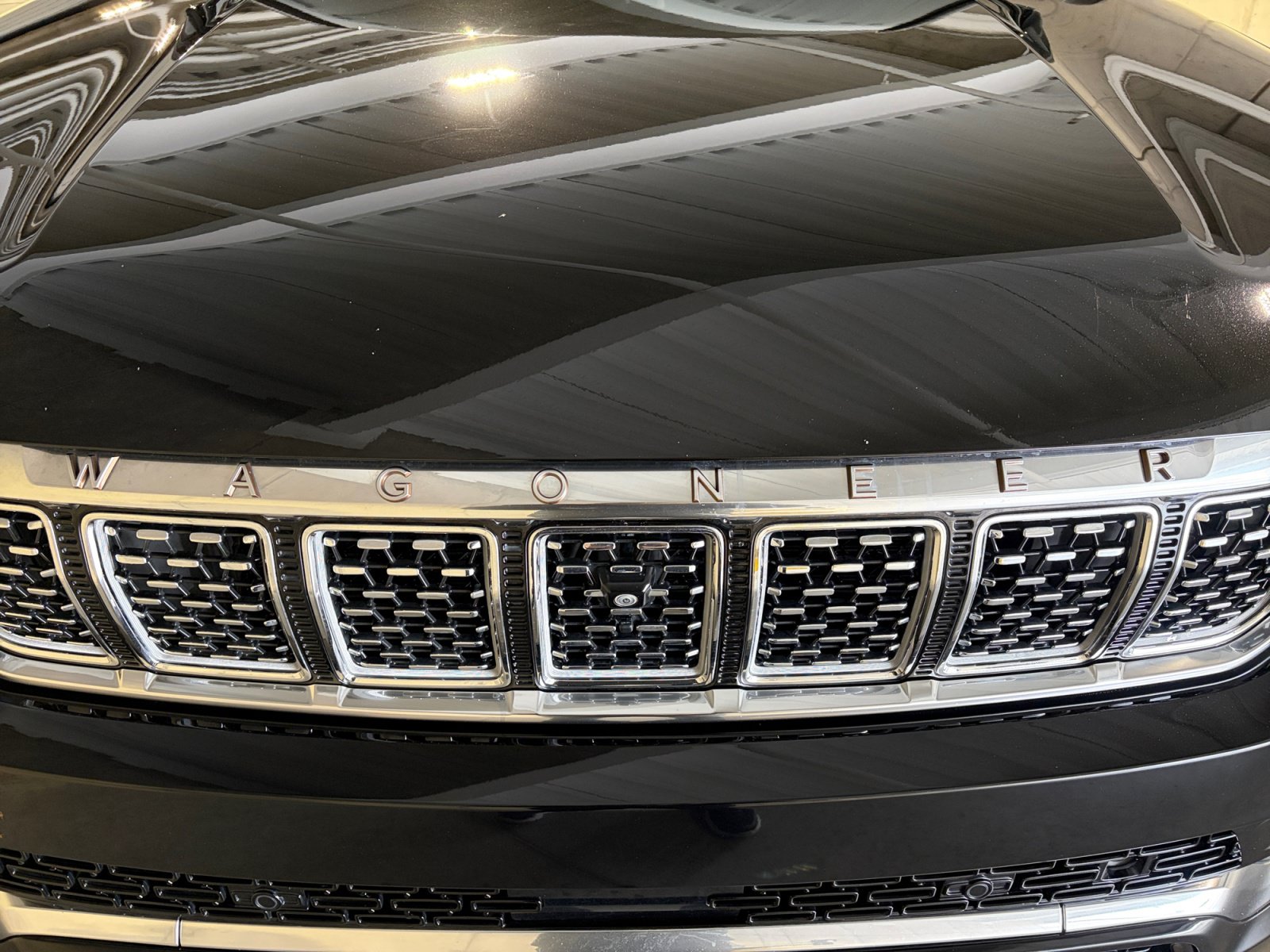 Used 2023 Jeep Grand Wagoneer Series III AWD/4WD image 12