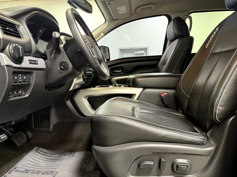 Used 2019 Nissan Titan PRO-4X w/ Pro-4x Convenience Package image 11