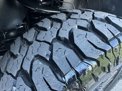 Used 2023 Toyota Tacoma Limited image 41