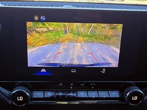 Used 2025 Chevrolet Colorado Trail Boss AWD/4WD image 17