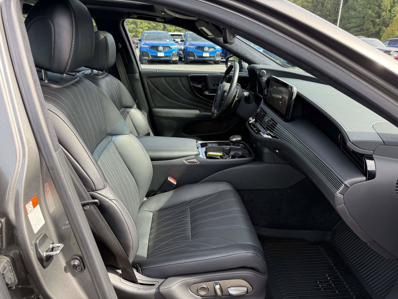 Used 2023 Lexus LS 500 AWD w/ Interior Upgrade Package image 14