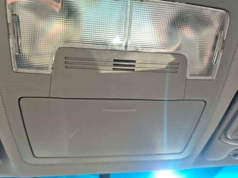 Used 2017 Toyota Camry SE image 28