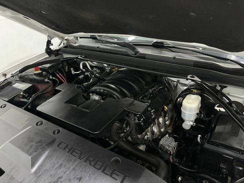 Used 2018 Chevrolet Suburban LT image 30