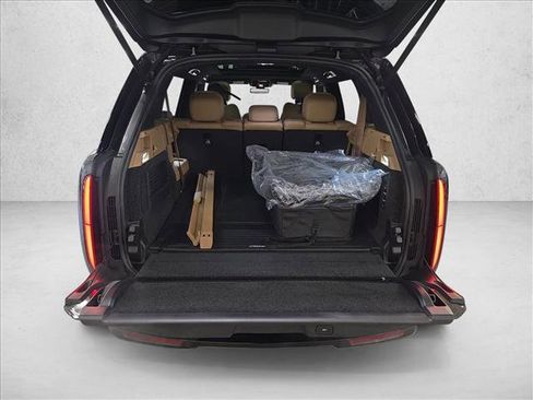 New 2026 Land Rover Range Rover Long Wheelbase SE image 13