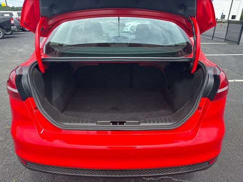 Used 2017 Ford Focus SE FWD image 19