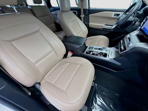 Used 2022 Ford Explorer XLT w/ Equipment Group 202A RWD image 15