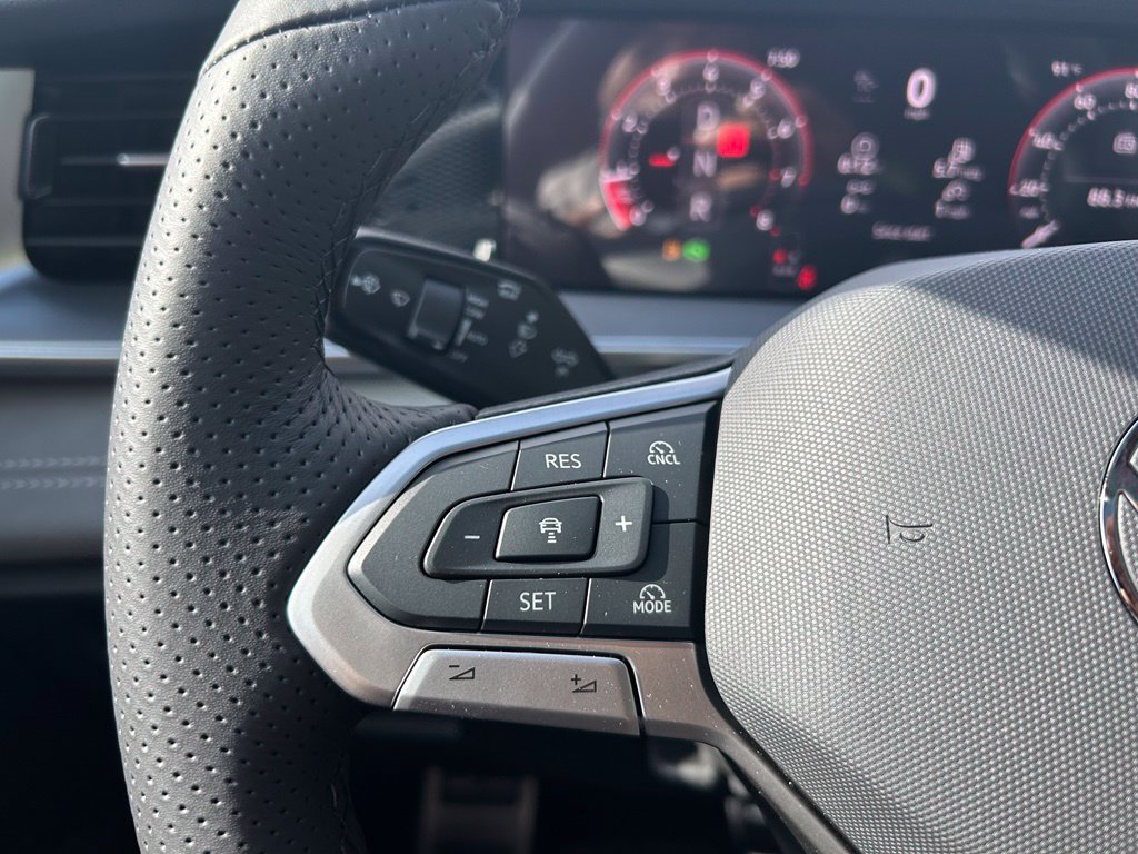 New 2026 Volkswagen Tiguan SE R-Line FWD image 20