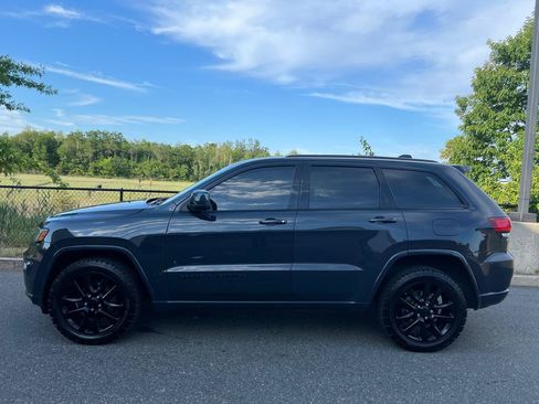 Used 2018 Jeep Grand Cherokee Altitude AWD/4WD image 7