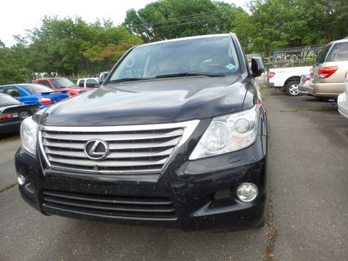 Used 2011 Lexus LX 570 4WD image 3