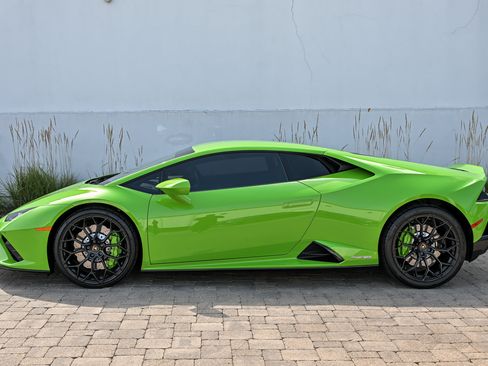 Used 2021 Lamborghini Huracan EVO RWD image 10