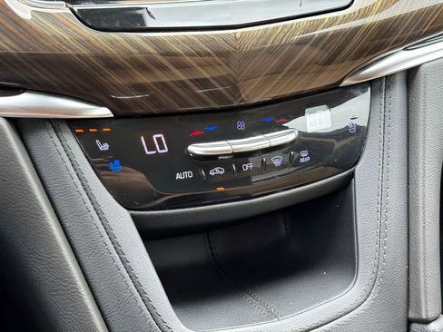 Used 2022 Cadillac XT6 Premium Luxury w/ Platinum Package AWD/4WD image 31