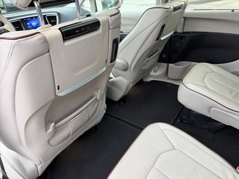 Used 2017 Chrysler Pacifica Limited w/ UConnect Theater Package image 25