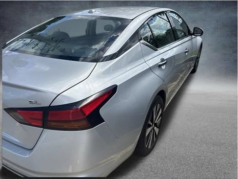 Used 2019 Nissan Altima 2.5 SL FWD image 13