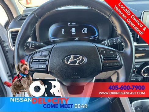 Used 2025 Hyundai Venue SEL FWD image 17