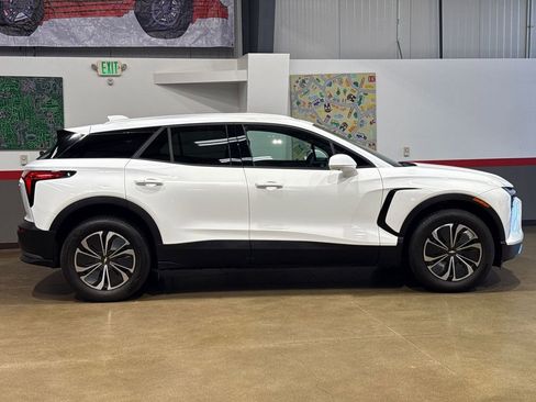 Used 2025 Chevrolet Blazer EV LT AWD/4WD image 3