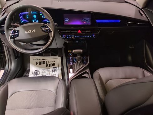 Certified 2023 Kia Niro EX image 15